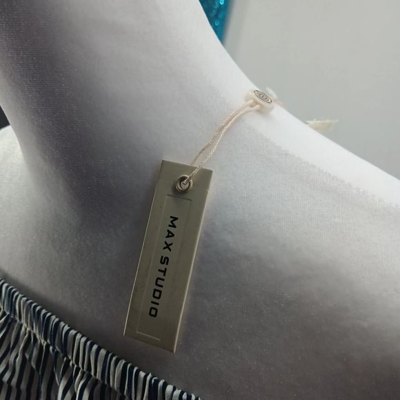 NWT Max Studio Off The Shoulder Pufg Sleeves Blouse SZ XS $88 MSRP Navy Stripes - Picture 4 of 9